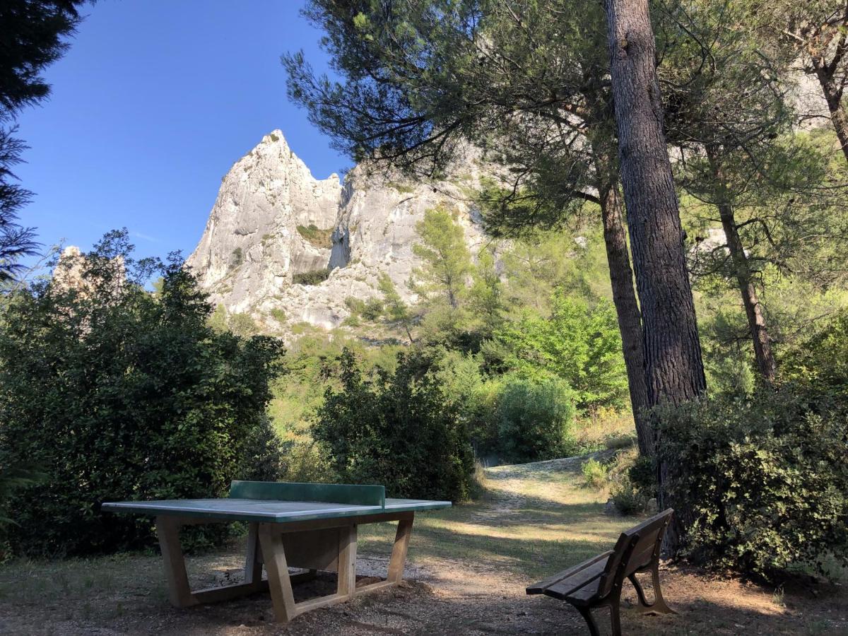 Camping De La Vallee Heureuse Оргон Экстерьер фото